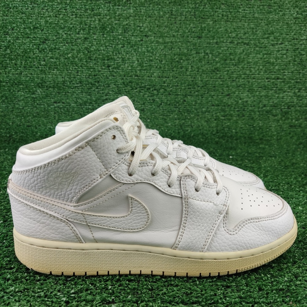 Air Jordan 1 Shoes Kids 6Y White Air Mid Triple White 554725-130 Pebbled Leather